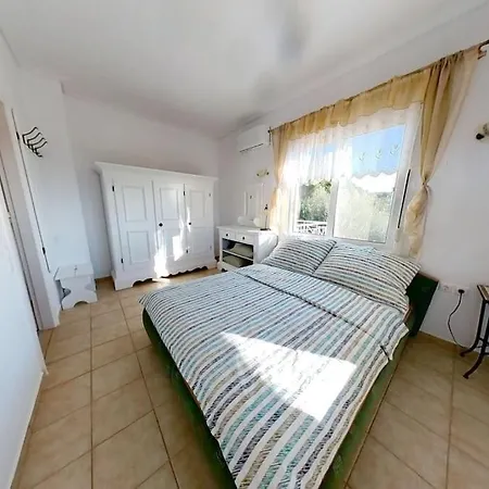 Ferienpoolwohnung Vrisoules * Methoni (Messenia)