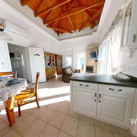 Ferienpoolwohnung Vrisoules * Methoni (Messenia)